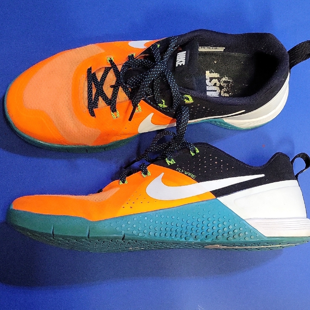 Mens 11.5 Nike Flywire Vibrant Orange and Teal Sneakers.  These Are Awesome